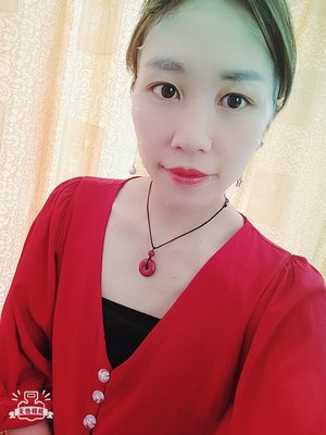 皮肤油腻毛孔粗大用什么护肤品,皮肤松弛用什么护肤品提拉紧致