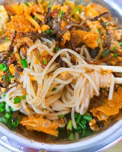 真的是又好吃又便宜的螺蛳粉,香而不腻的螺蛳粉真的太好吃了