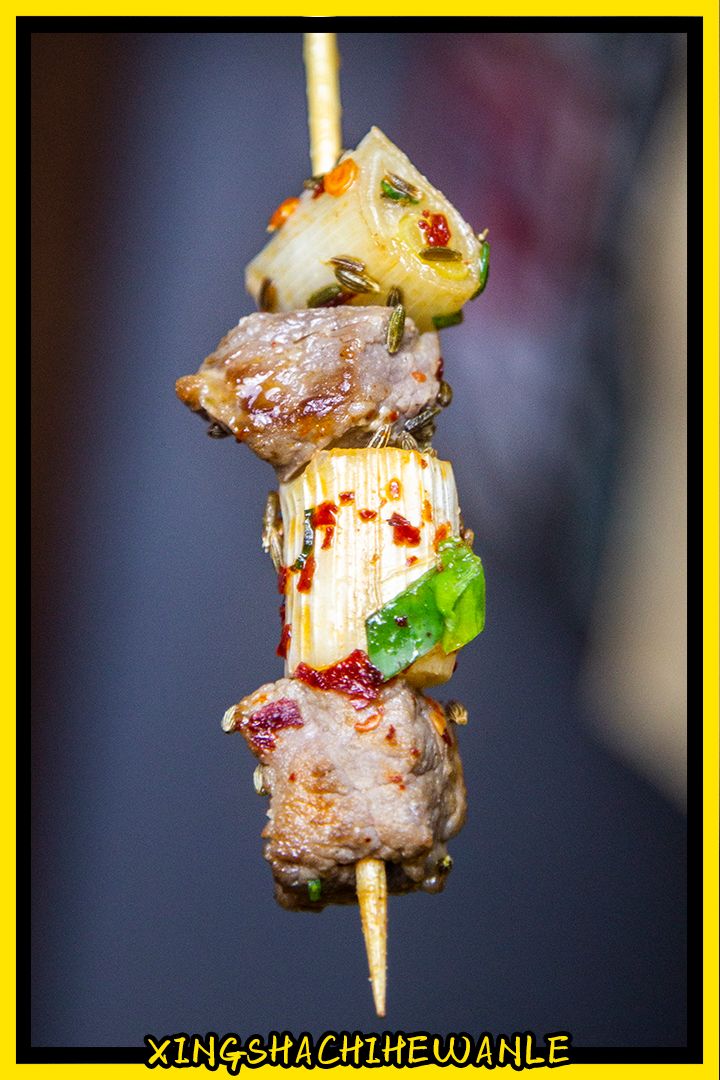 人生一串,烟火江湖!这家铁板烧烤店用串串翻起儿时回忆