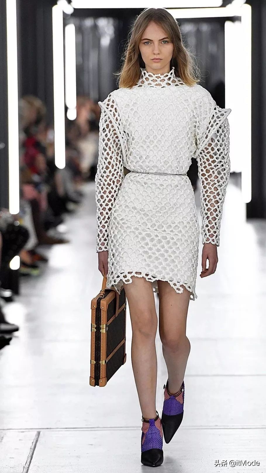 2024春夏五大流行趋势早穿早时髦,2019春夏4大流行趋势照着穿美到哭