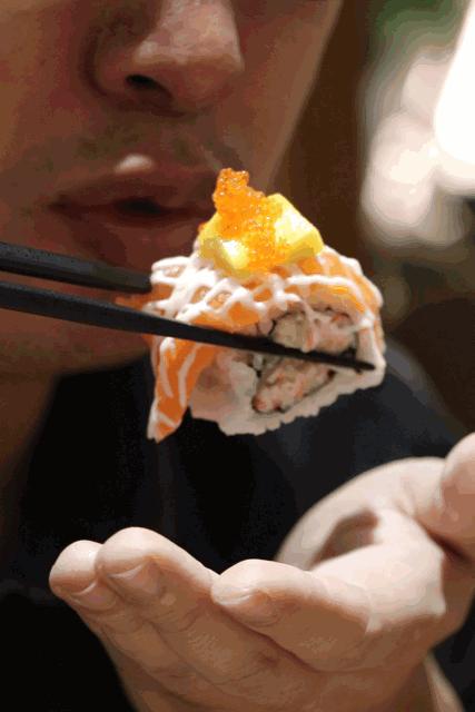 Madein*疆新**！不用100元能吃三文鱼全鱼宴？！