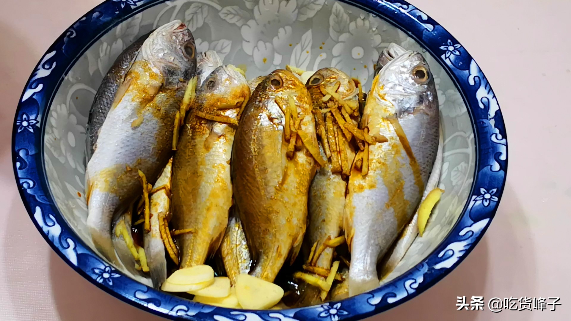 炸鱼不粘锅不破皮的正确做法,炸鱼怎么样才能不粘锅皮子不烂