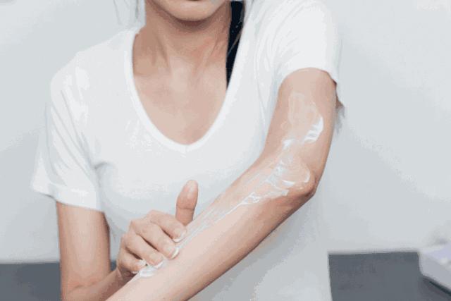 加拿大总理亲自给马云种草身体乳，开玩笑说能抹在面包上？这操作