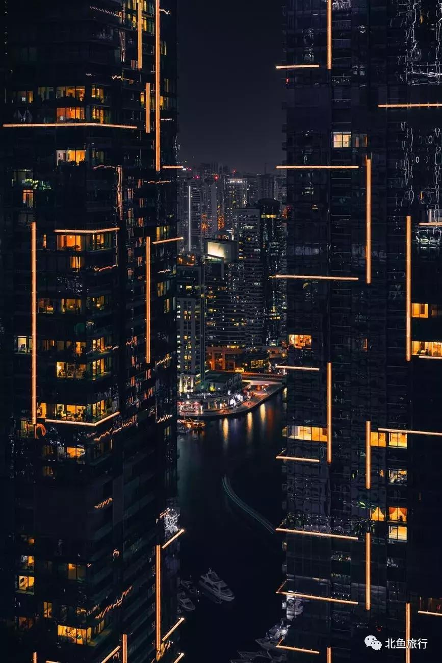 沙漠上的黄金之都迪拜,沙漠中的奇迹之城