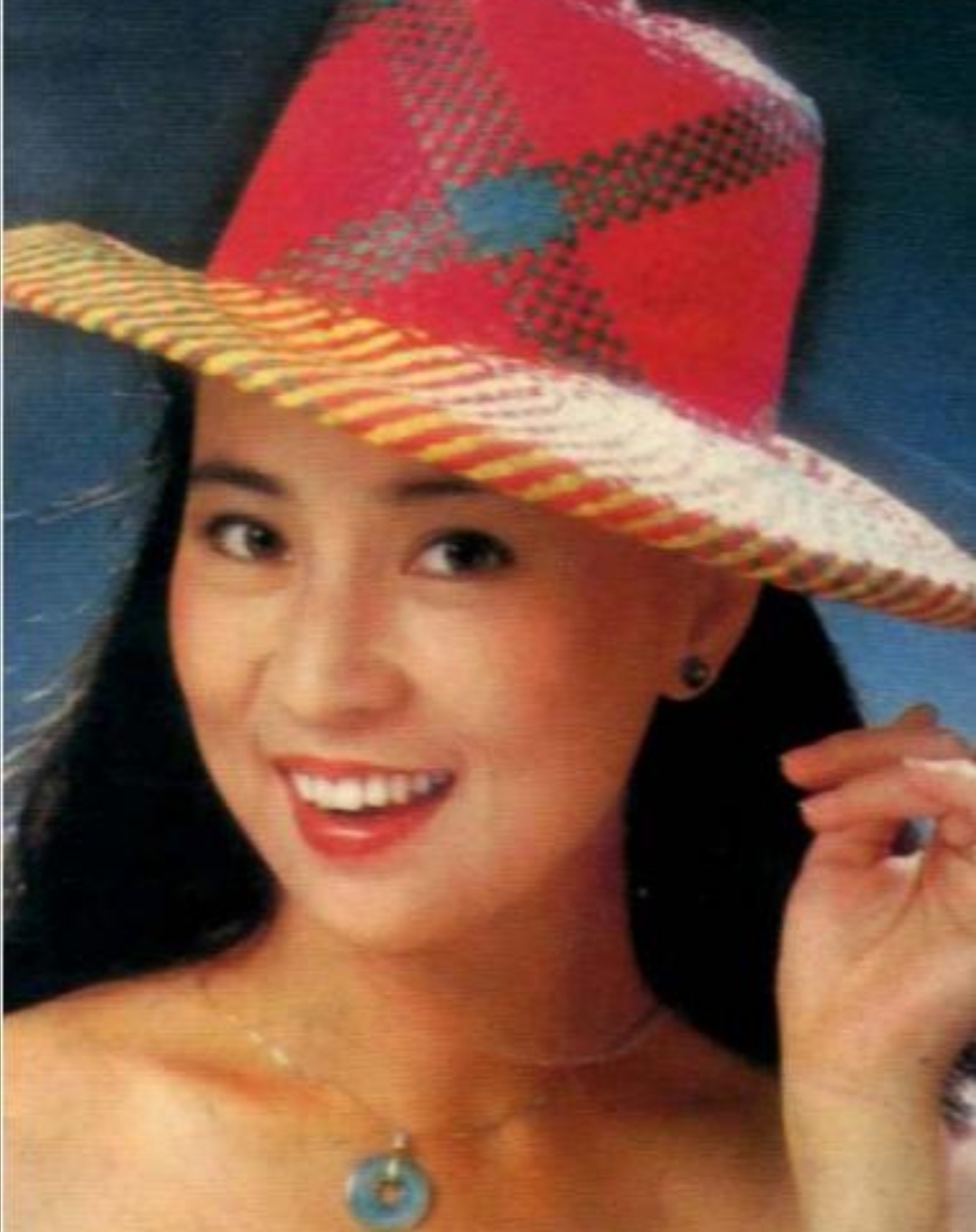 从伴舞女郎到影后，嫁功夫巨星拥有上亿身家，62岁却遭儿子入狱