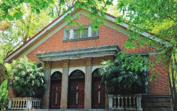 成都超“火”高校：占地2890亩，坐拥4大网红食堂，获人民日报关注！