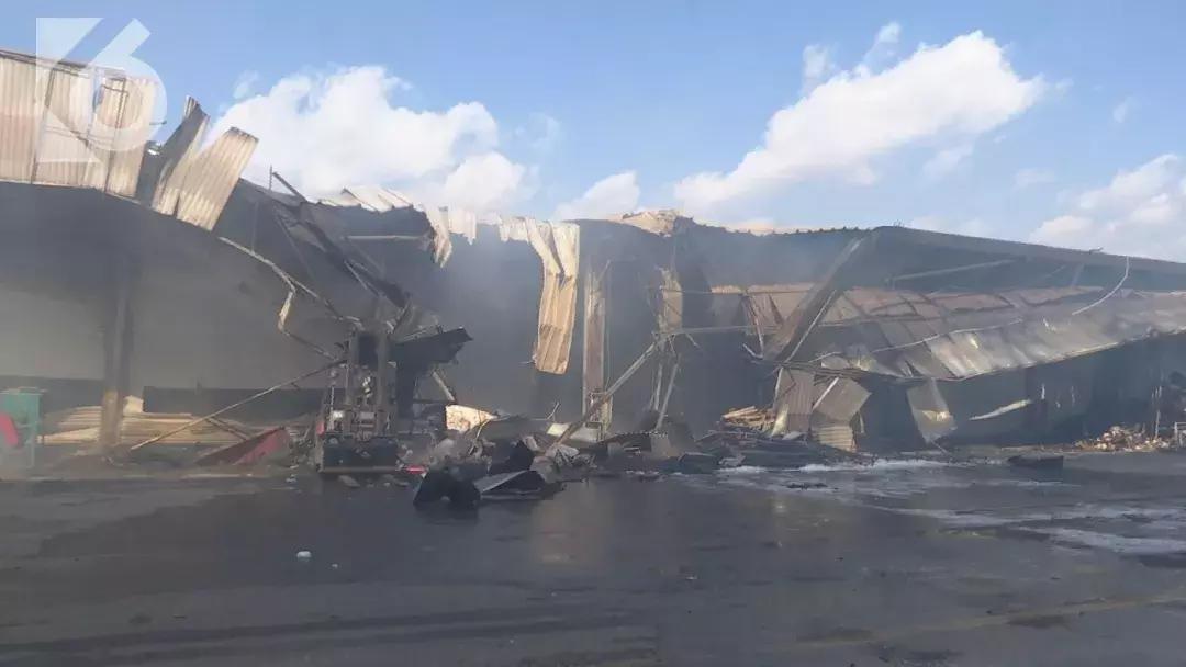 “这是我见过的最大的火…”数千平米仓库付之一炬