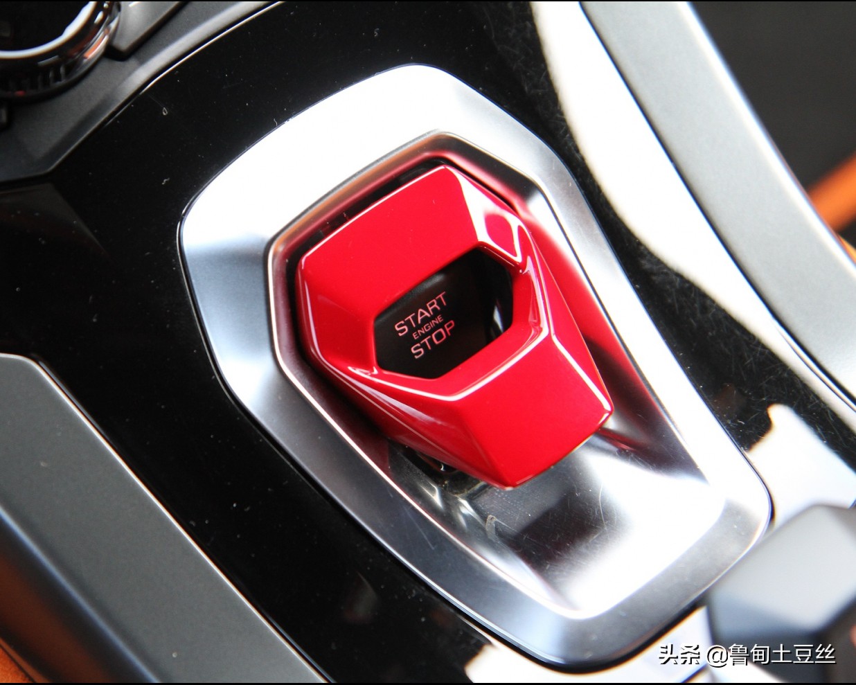 「毂锐驰」为何你的电瓶撑不到一年？汽车电瓶养护需知