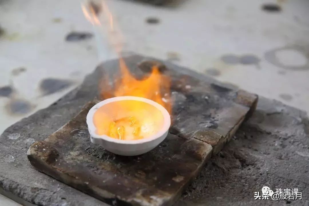 足金被火烧了会怎么样,足金产品烧后有白灰