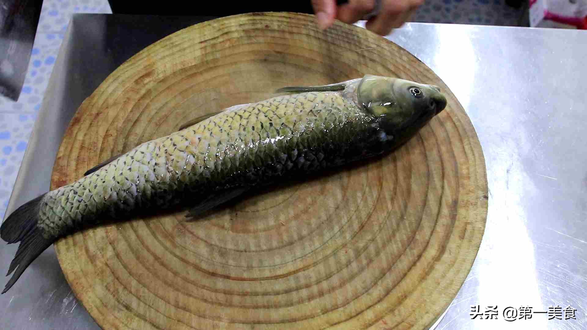 红烧鱼如何不粘鱼皮,红烧鱼怎样不坏