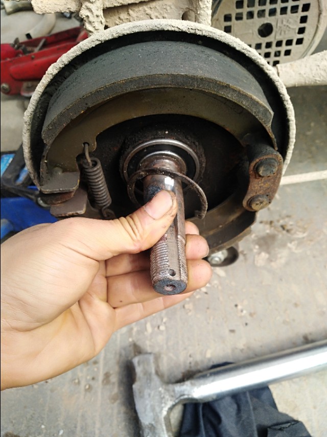 三轮车维修直播间,三轮车平路加油跑不快怎么修理