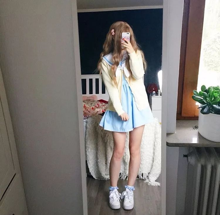 女孩酷似迪丽热巴!还是个日本JK制服爱好者