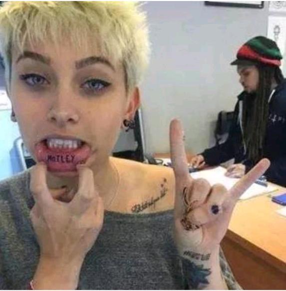 迈克尔杰克逊的儿女照片,迈克尔杰克逊的儿女皮肤