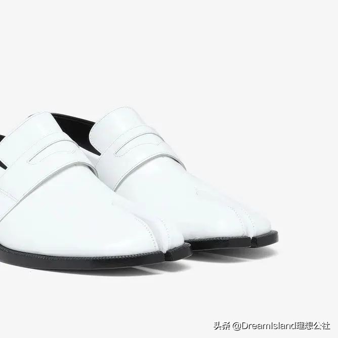 街拍白色乐福鞋,达妹街拍图文