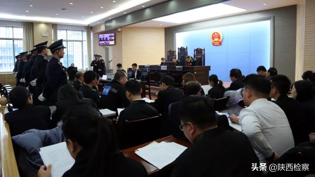 西铁:出庭公诉一起二十人团伙非法占用农用地、故意毁坏财物案