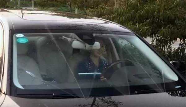 汽车喷玻璃水方向调节,玻璃水喷得很低怎么处理