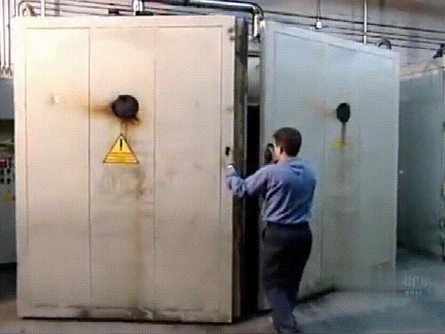 角磨机切割片烂了怎么取掉,角磨机切割片爆裂飞出