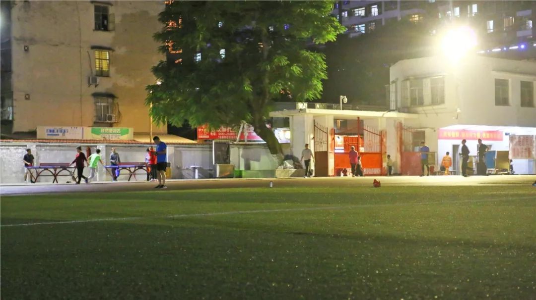 不到人民体育场,你不会知道厦门的秋夜有多野