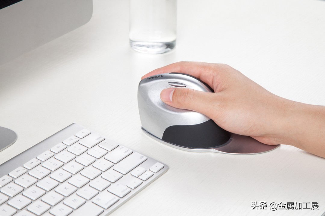 鍗庝负榧犳爣鏃犵紳绌胯秺,鍗庝负榧犳爣鏃犵紳