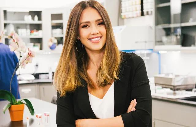 杰西卡阿尔芭43岁,杰西卡阿尔芭年轻写真