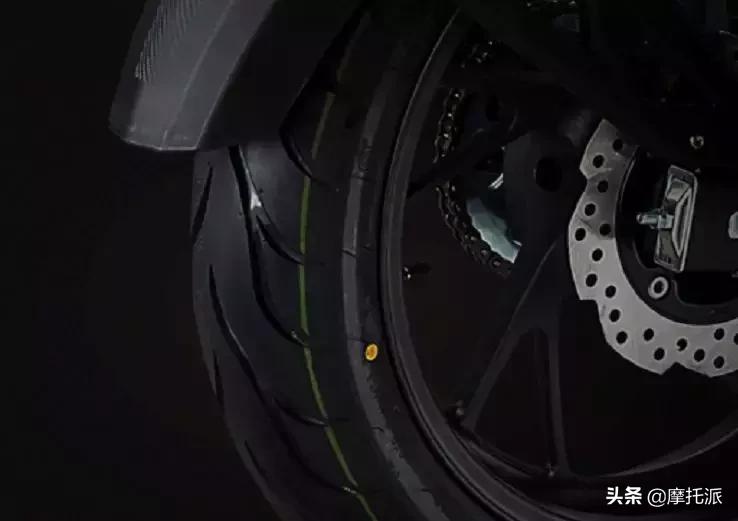 五羊本田猛鸷190最新款多少钱,新款五羊本田猛鸷cb190x白色