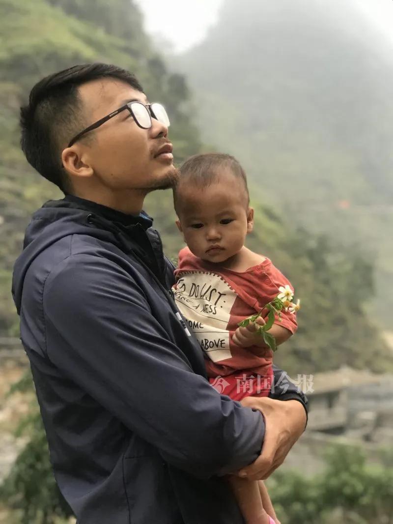 给学生买卫生巾上生理课的男老师在快手上火了！他说：广西山区孩子还需这些东西