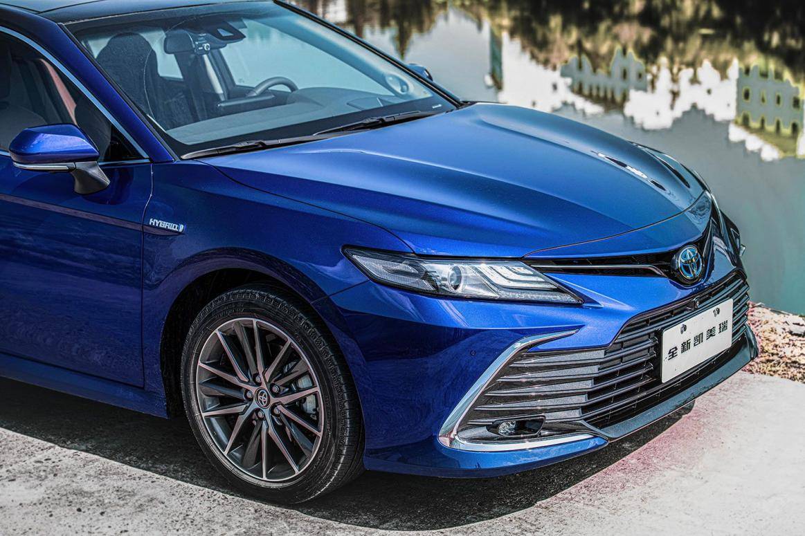 最新凯美瑞双擎混动版,凯美瑞混动领先版配置详解