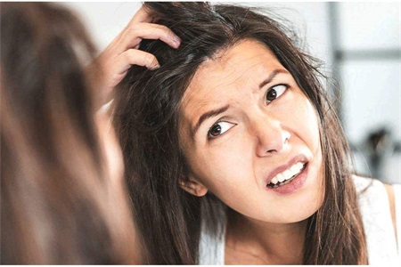 头发少出油怎么打理发型,油腻的头发怎么打理