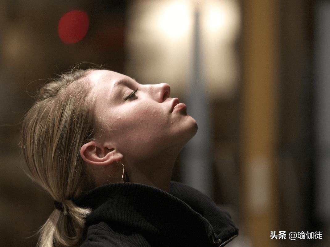 吸烟和肺不好的人,教你5个简单瑜伽体式,养肺练肺,增强肺功能