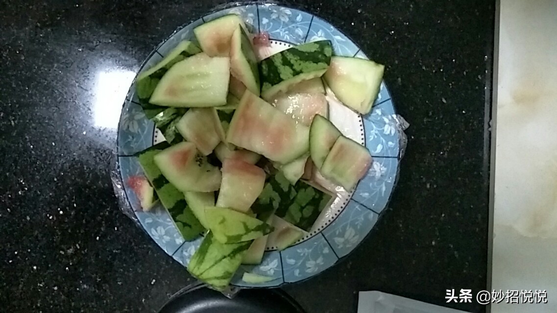 西瓜原来是这样切的,吃了很多年西瓜