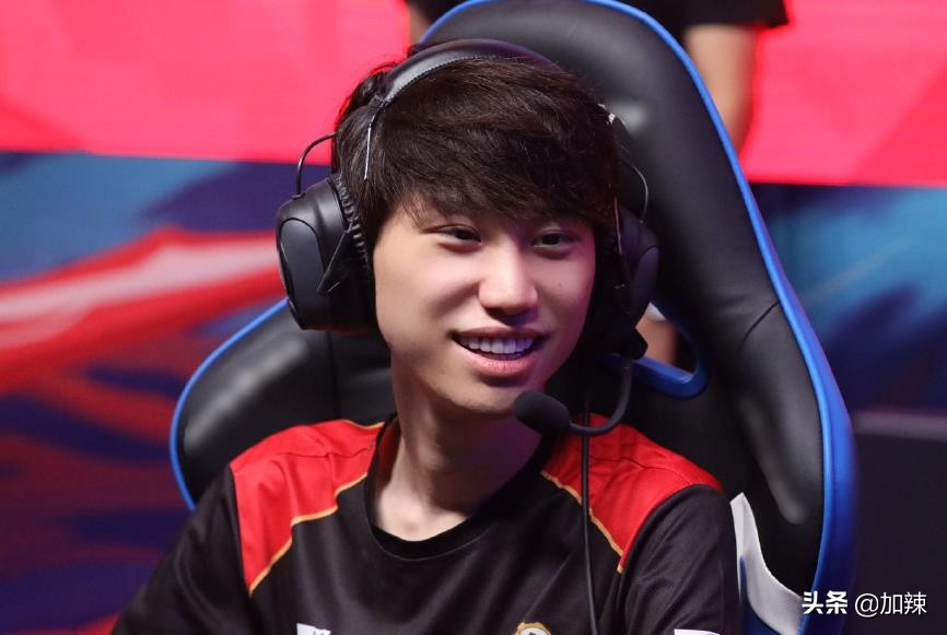 Doinb排位被小乐言挂机，小乐言称是电脑蓝屏，却被扒出是偷的图