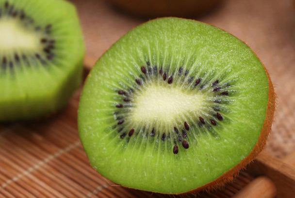 猕猴桃怎样快速催熟,猕猴桃如何快速催熟