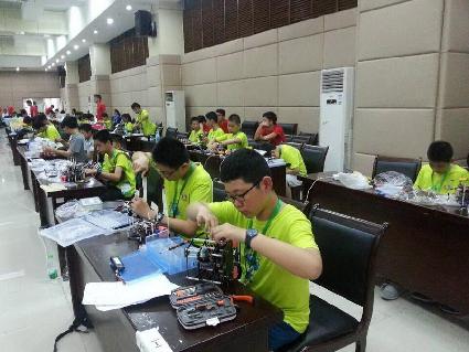 安庆市中小学机器人创客竞赛活动,参加大学生机器人大赛要什么技术