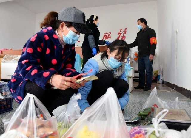 疫情防控期间开展志愿便民服务,疫情防控社区志愿者上门扫码