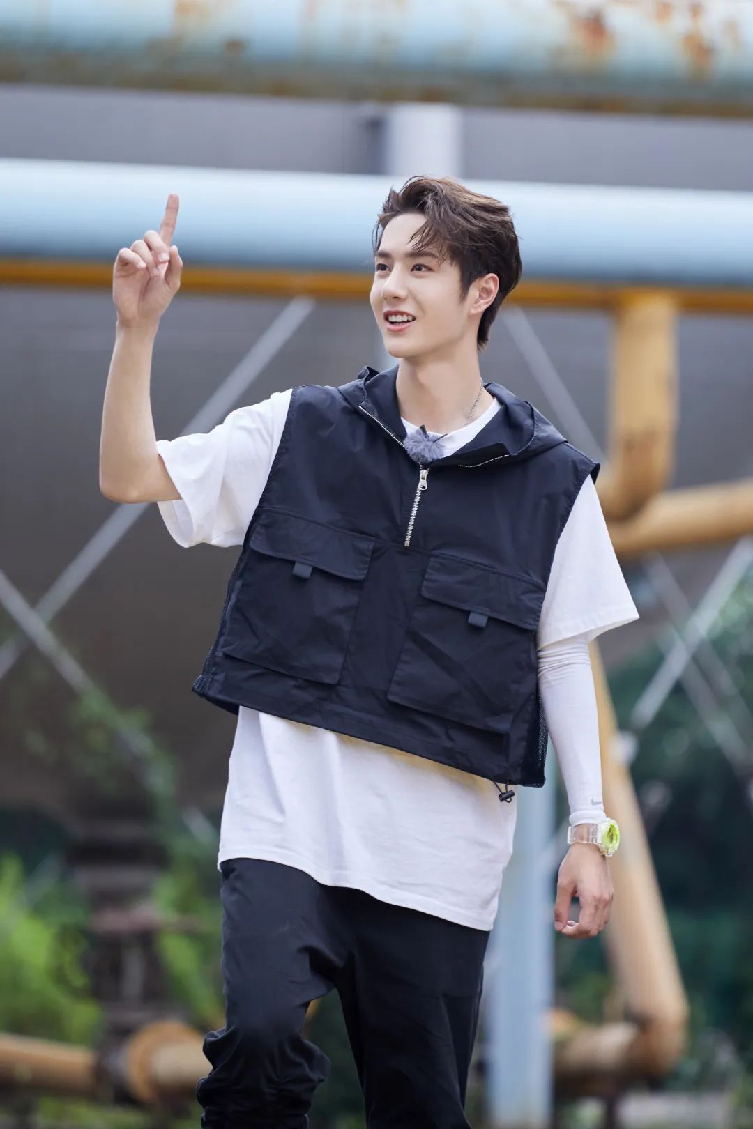 衣品超级好的男明星,王嘉尔穿的蔡徐坤同款衣服