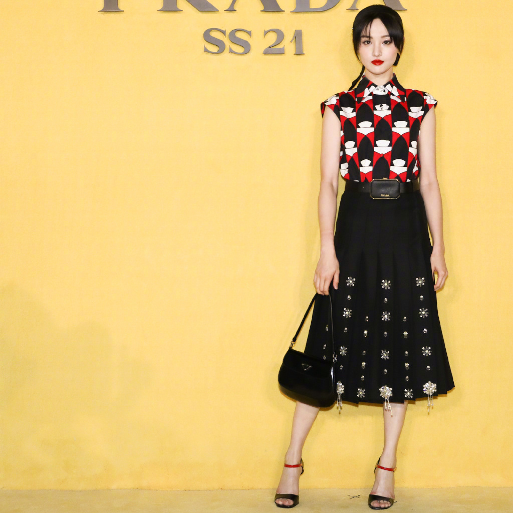 虚荣又丢人：郑爽粉丝晒单遭戳穿，全是代购图片评论区一堆人吹捧