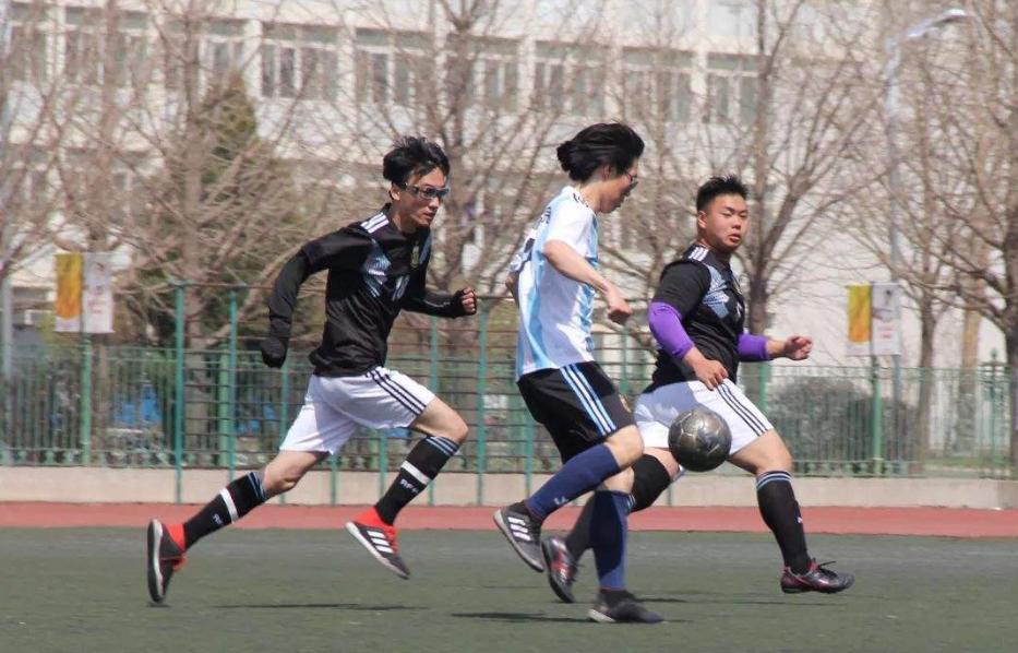 大学宿舍早起的那些人,大学宿舍早上起床的几种人