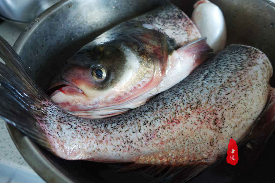 家庭版鱼头泡饼视频,鱼头泡饼的家常做法鱼头嫩滑好吃