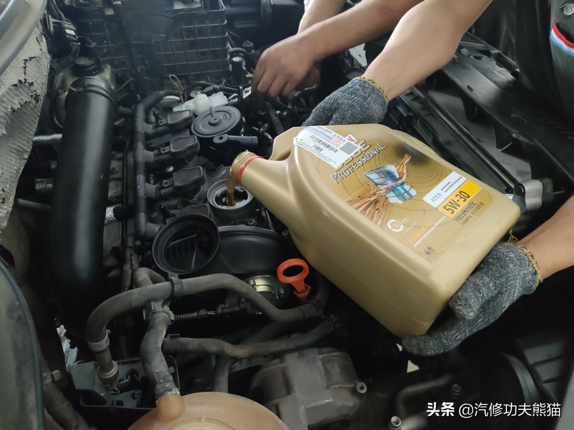 老途观发动机漏油维修,老途观涡轮增压器漏油维修多钱