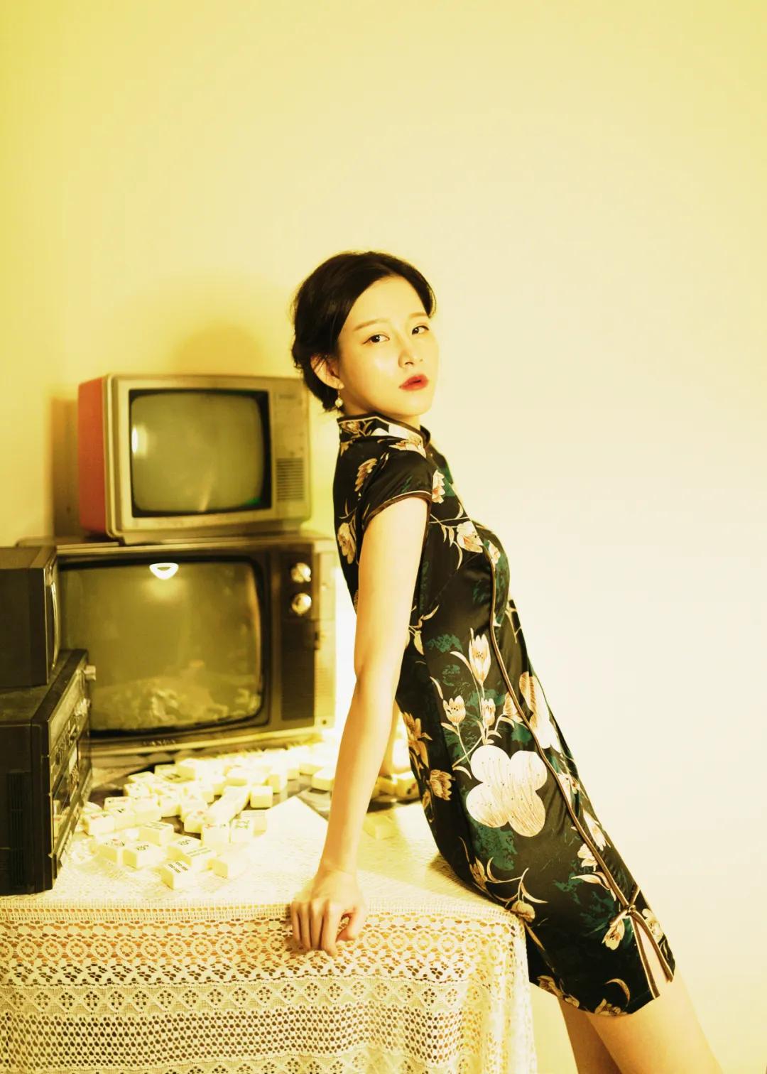 娣卞湷榫欏矖鏃楄鎷嶆憚鍐欑湡,娣卞湷榫欏矖鎷嶇収鍐欑湡鏃楄