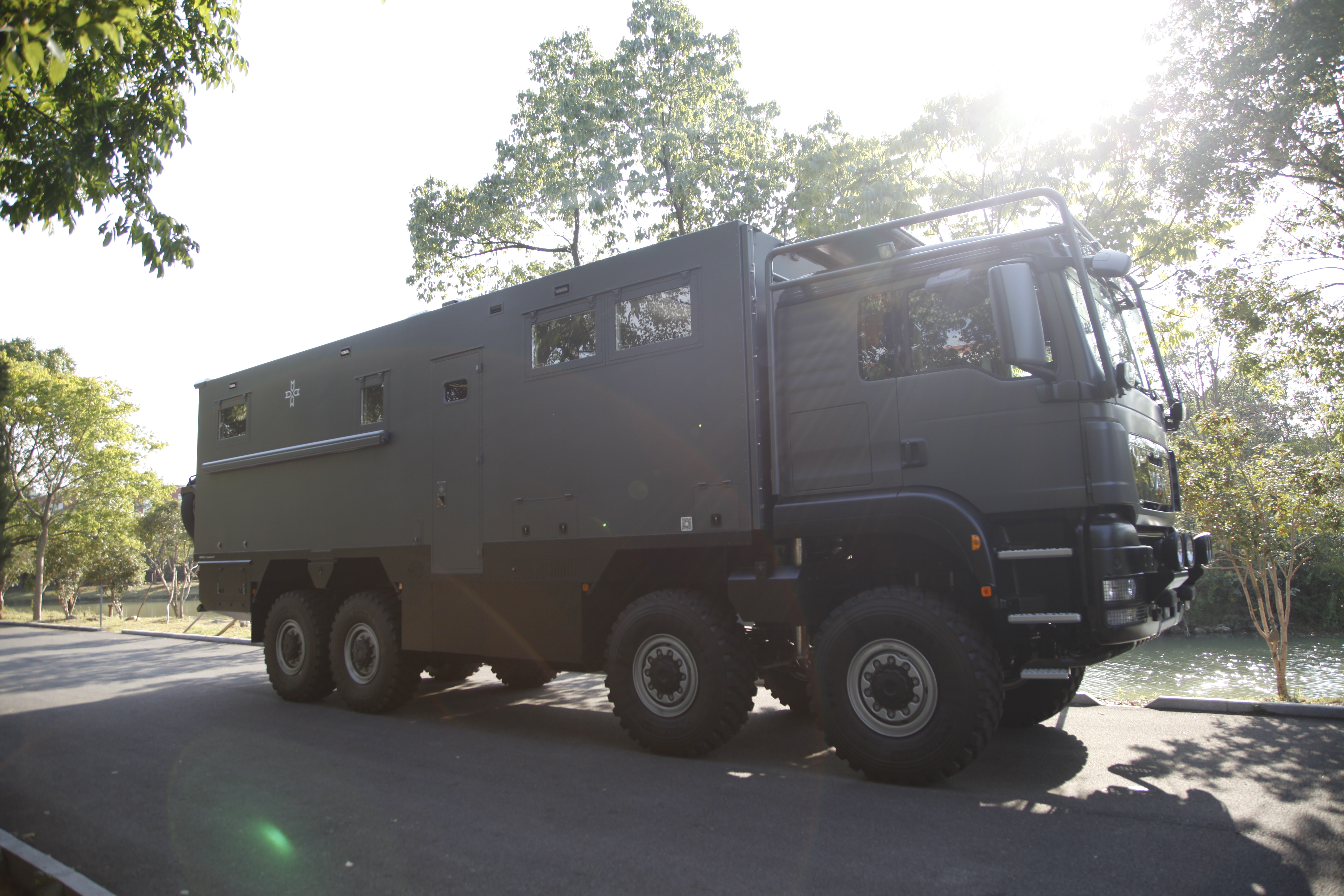 越野强劲王者，独栋别墅享受，阿莫迪罗曼8x8征服你了吗？