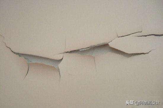 家里墙面总是发霉掉皮,家里墙面发潮发霉怎么办