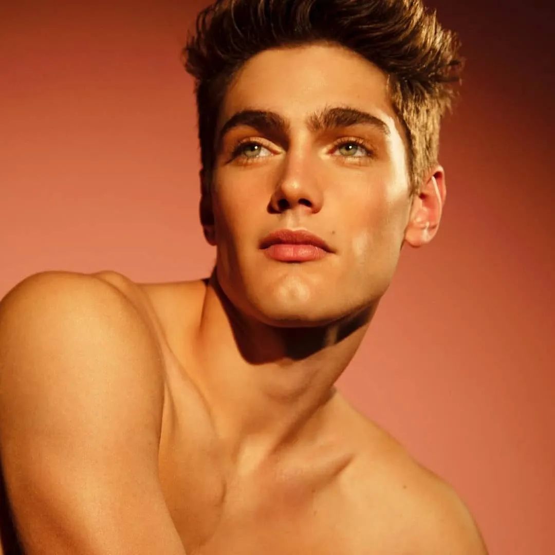 很有潜力的男生,很有潜质的小帅