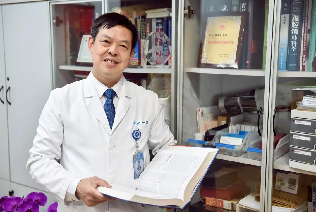 胃口变差，杭州医生从她肚子里取出一个“足球”！