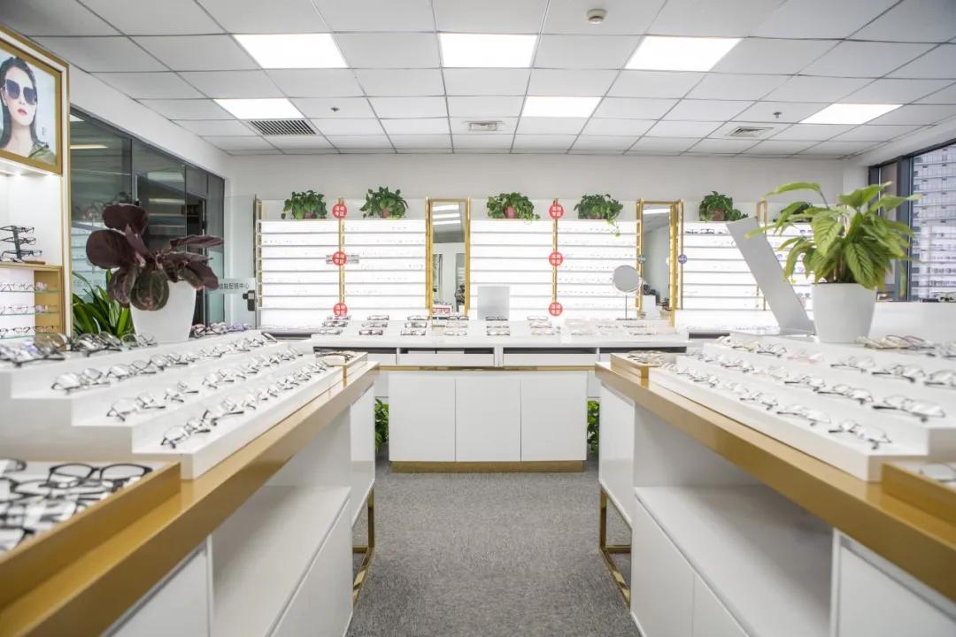 蔡司依视路眼镜店一般打几折,眼镜店蔡司依视路几折