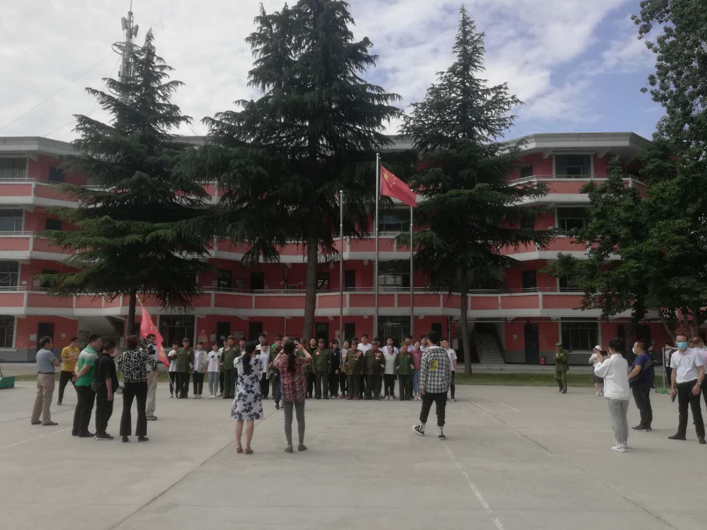 太行老兵家国情怀视频,千名学子缅怀先烈传承红色基因