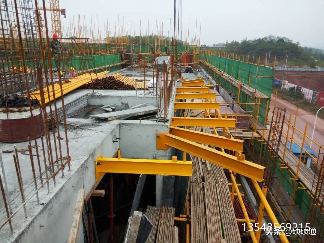 一种新型悬挑架的安装搭设装置,施工现场新型悬挑架