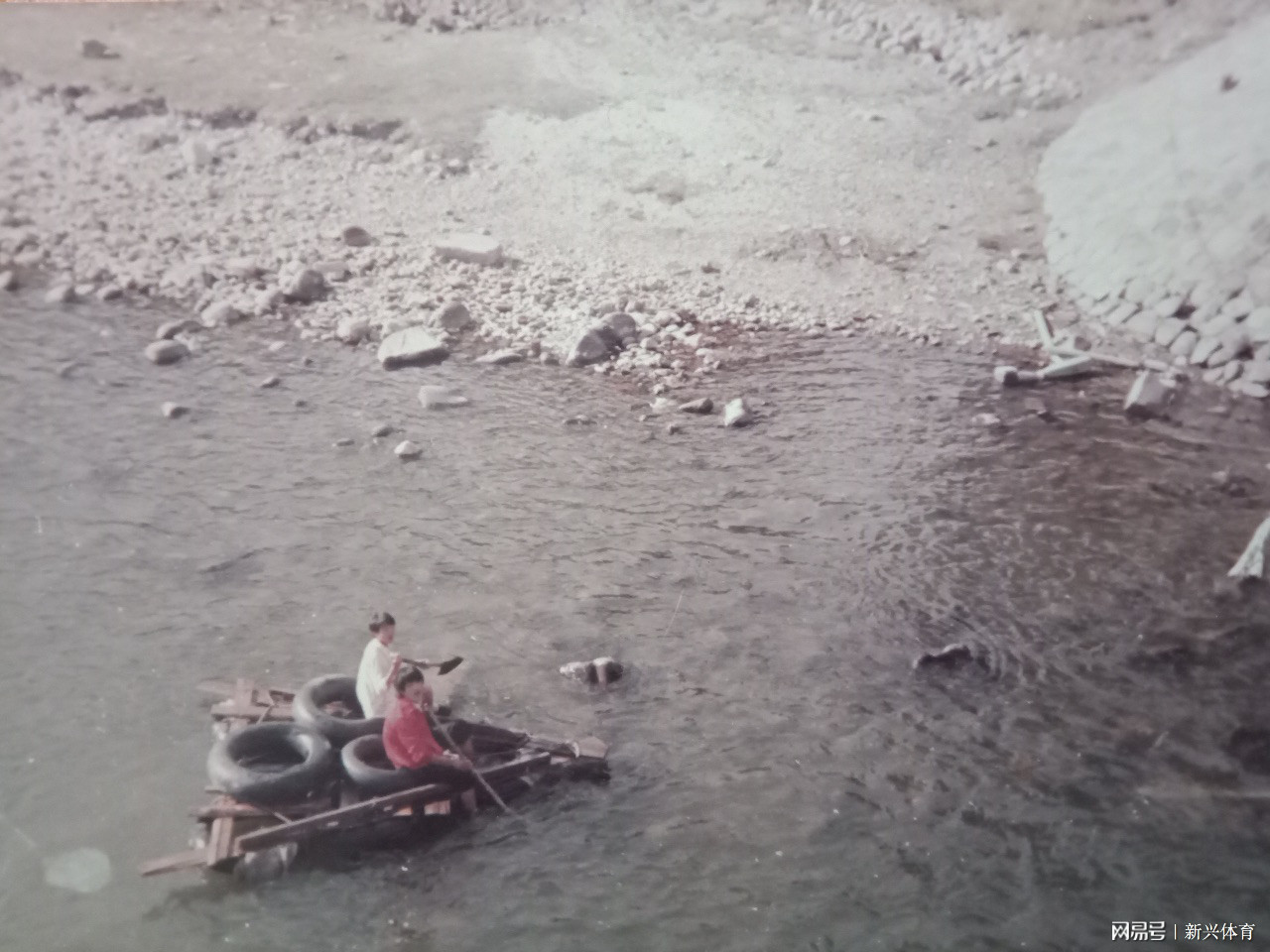 一人一舟的视频,一人一舟一运河