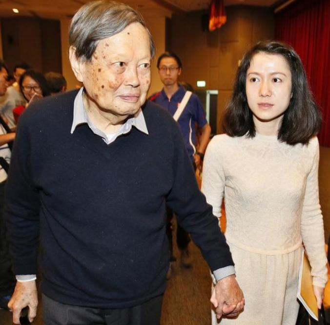 杨振宁与翁帆的现在婚姻状况如何,杨振宁与翁帆如今的婚姻状态如何