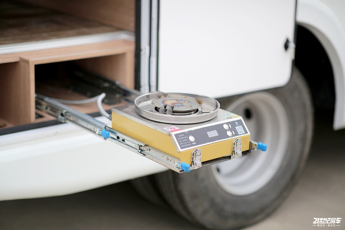 五菱轻卡房车最新款,骏驰大通短轴中顶房车